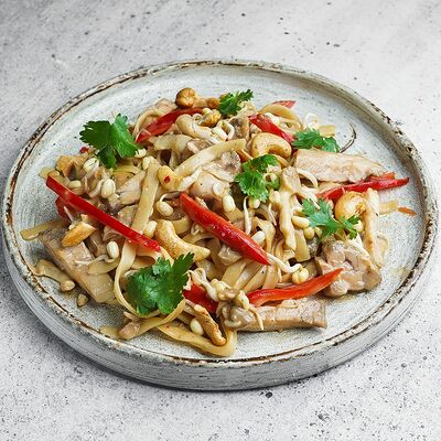 Лапша с курицей в Tsunami по цене 450 ₽