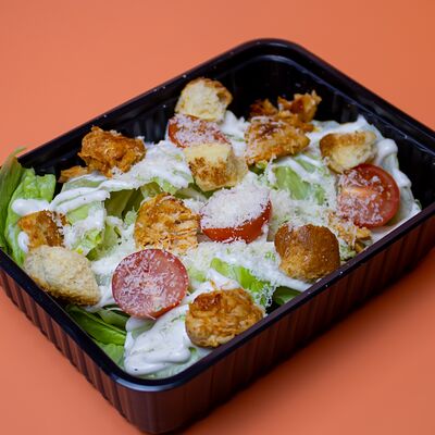 Салат Цезарь с курицей в Gastro Dog по цене 420 ₽