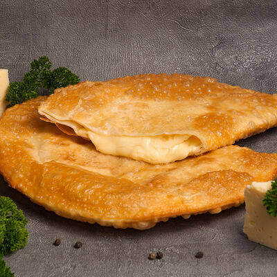 Чебурек с сыром в Крымские чебуреки по цене 250 ₽