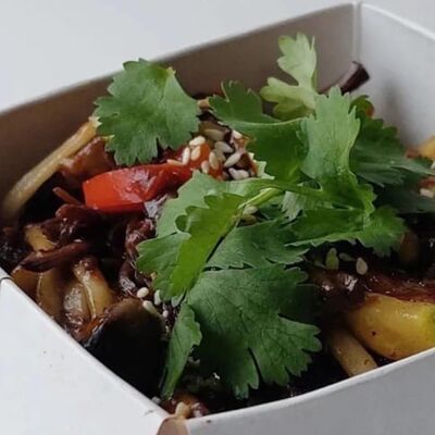 Удон с говядиной в Ками cafe club по цене 770 ₽