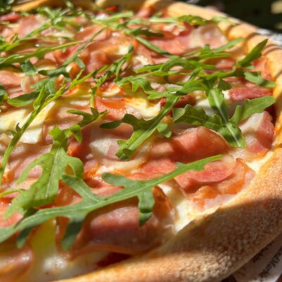 Мясная пицца в Чёрноморская пицца по цене 750 ₽