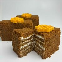 Пирожное Медовик в Здрасте