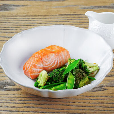 Лосось с молодым горошком и сливочным соусом в Онегин дача по цене 1930 ₽