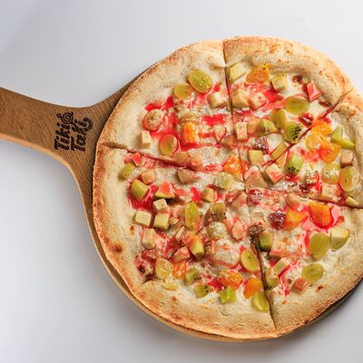 Пицца фруктовая 28см в Семейный ресторан Tiki&Taki по цене 700 ₽