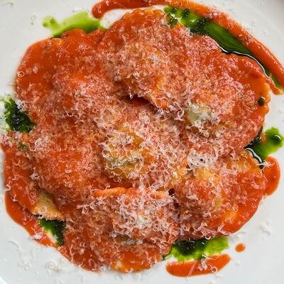 Равиоли с рикоттой и шпинатом с соусом аль помодоро в L'angolo Italiano по цене 25 р.
