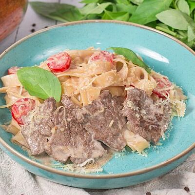 Феттуччине с говядиной в перечном соусе в Луиджи & Тосё по цене 529