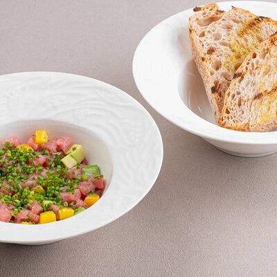 Тартар из тунца с манго и авокадо в Le grill по цене 800 ₽