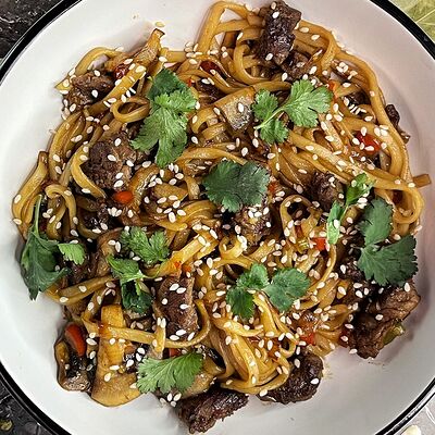 Удон с говядиной в Рива Рум лаунж бар по цене 660 ₽