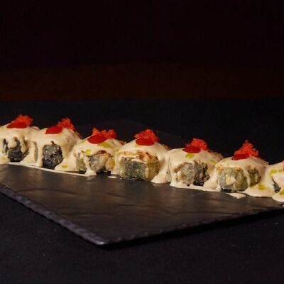 Сливочно-острый ролл с перцем шичими и шрирачей в Кабуки по цене 590