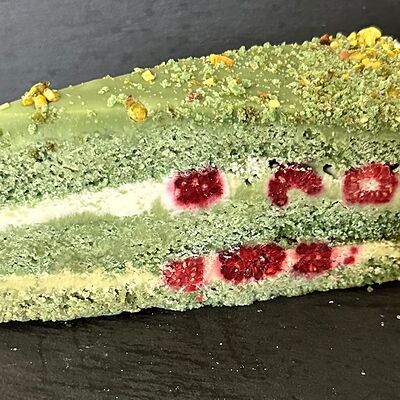 Торт фисташковый с малиной в Кофейня Мокко по цене 300 ₽