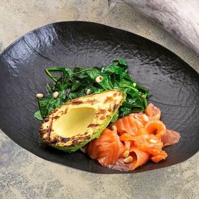 Салат с лососем и авокадо гриль в 7 небо по цене 760 ₽