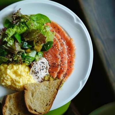 Большой завтрак с лососемв Benedict по цене 36 р.