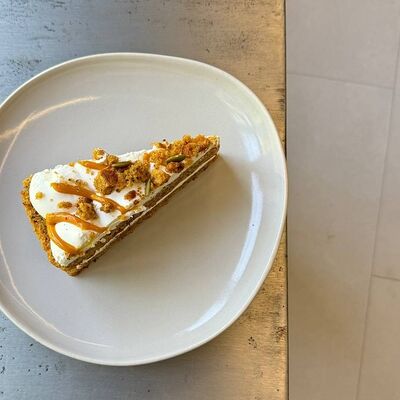 Морковный торт в Grey coffee по цене 370 ₽