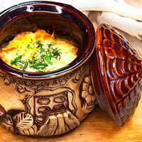 Жаркое с мясом и овощами под сыром в Ресторан Хата возле Шереметьево