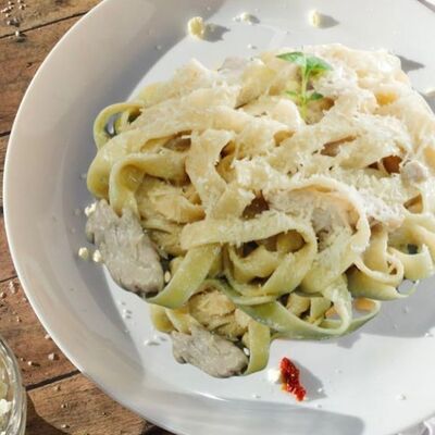Феттуччине с курицей и грибами в Всё вкусно и недорого по цене 385 ₽