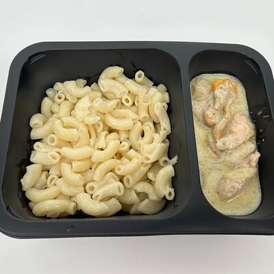 Бефстроганов из индейки с макаронами в Gost Food по цене 350 ₽