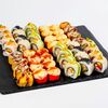 Сет Золотая середина в Sakishi Rolls по цене 3100