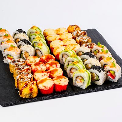 Сет Золотая середина в Sakishi Rolls по цене 3100 ₽