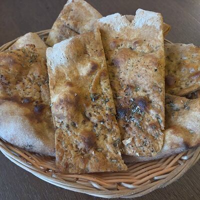 Фокаччо с чесноком на ржаном тесте в Чентуриппе по цене 295 ₽