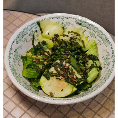 Зеленый салат с алоэ дрессингом в Мари по цене 520 ₽