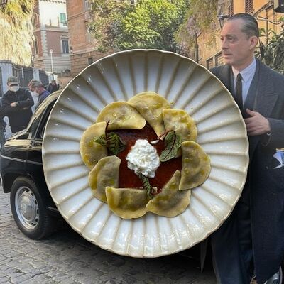 Равиоли с брискетом (томленая говядина) с томатным соусом в Dolce Nonna по цене 670 ₽