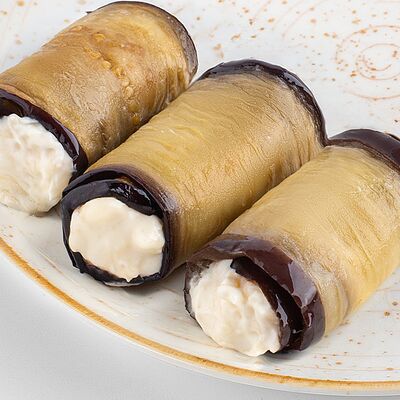 Рулетики из баклажана с чесночно-сырным кремом в Вилка Ложка по цене 214 ₽