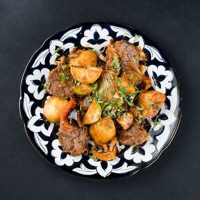 Жаровня с говядиной, грибами и овощами в Чайхана Анор-Анор по цене 812 ₽