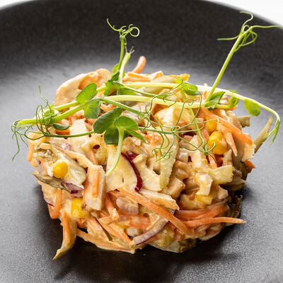 Салат курицей гриль в Friendly по цене 340 ₽