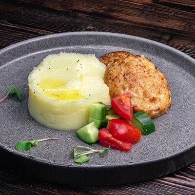Котлетки куриные с картофельным пюре в The Kabak по цене 710 ₽