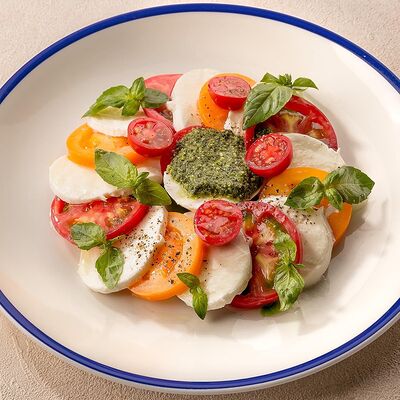 Салат с острова Капри в Чиполучо по цене 490