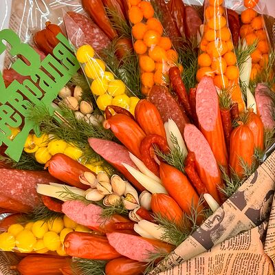 Букет Колбасный с орешками (без надписи) в Букет Альфред I клубника в шоколаде и букеты по цене 4190 ₽