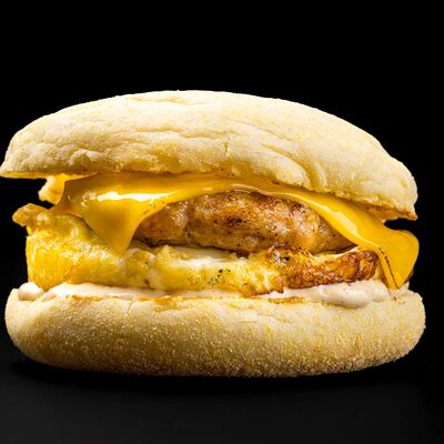 Мангалкофе-маффин с куриной котлетой в МАНГАЛКОФЕ по цене 250 ₽