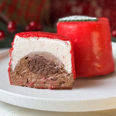 Пирожное муссовое шоколадная бомбав Пекарня Тартин по цене 439 ₽