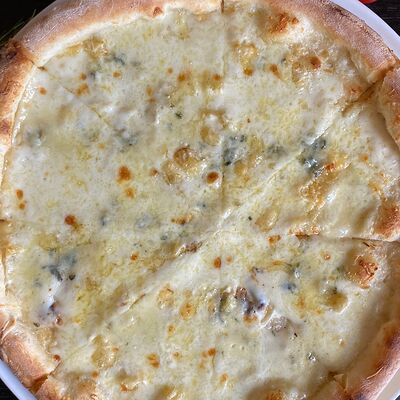 Пицца четыре сыра в Траттория Semplice по цене 780 ₽