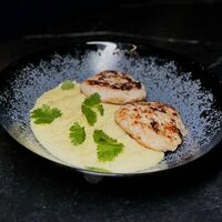 Куриные котлеты с картофельным пюре в Секрет