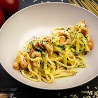Спагетти с креветками и цукини в Babbo family cafe