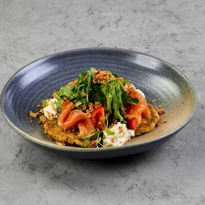 Оладьи из кабачков с семгой и сырным кремом в Terra по цене 28 р.