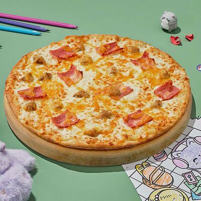 Пицца Курица и бекон на тонком тесте 30 см в Dostaевский по цене 746 ₽