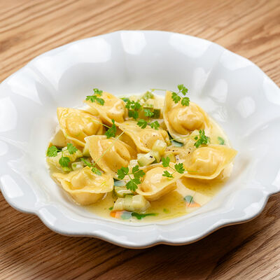 Равиоли с креветками и цукини в Olio по цене 890 ₽