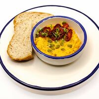 Хумус с вялеными томатами в 8am