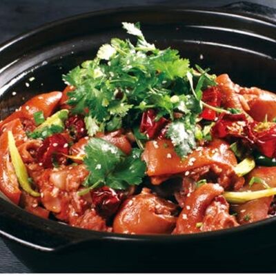 Тушеные свиные копыта в остром соусев ГУаНЬ ЯНЬ по цене 1460 ₽