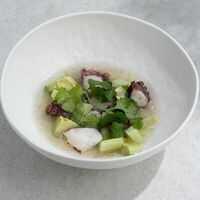 Севиче из осьминога с авокадо в Delicates Club