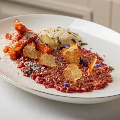 Тартар из телятины с бататом в Madame Zhu по цене 1040 ₽