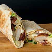 Шаурма Цезарь с беконом и куриной грудкой в МАНГАЛКОФЕ