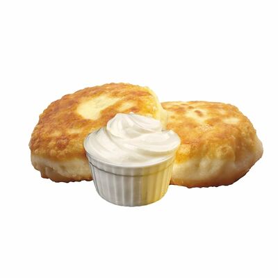 Два сырника со сметанойв Чебурекми по цене 200 ₽