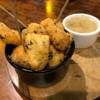 Хрустящие кусочки форели в Hamilton's pub