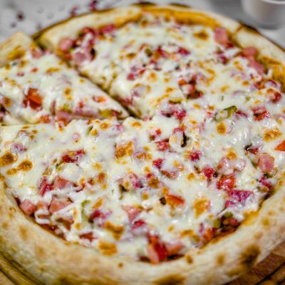 Пицца Русская (30 см) в Restobar Первый & Ресторан доставки Личный повар по цене 629 ₽