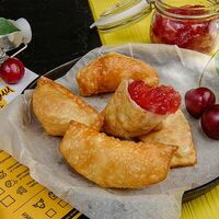 ЧебурекМи с клубничным джемом в Чебурекми