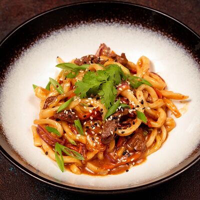 Удон с говядиной в Устрицы & танцы по цене 910 ₽