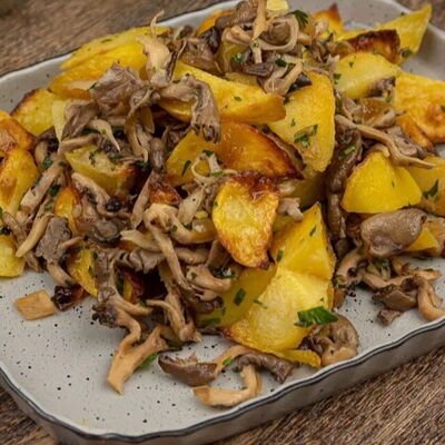 Картофель, жаренный с грибами в Lariote по цене 780 ₽